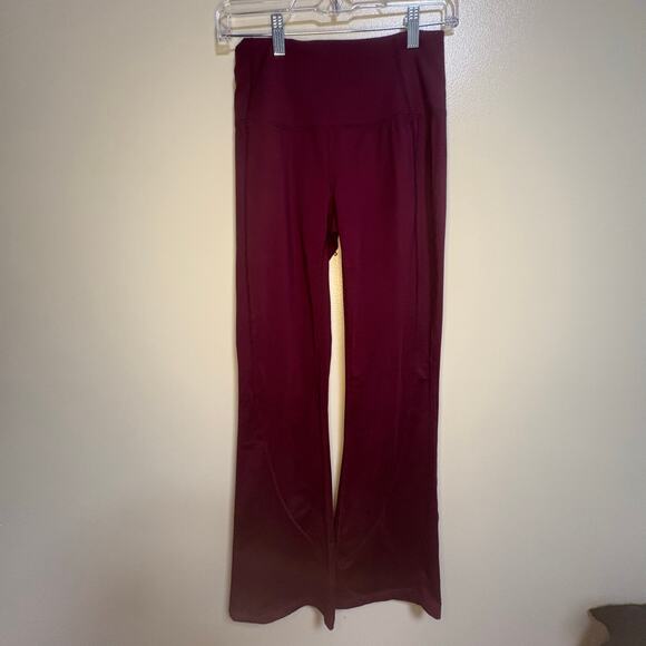 Zella Burgundy Flare Leggings Zip Pocket Small Athletic Athleisure Activewear - Picture 1 of 7